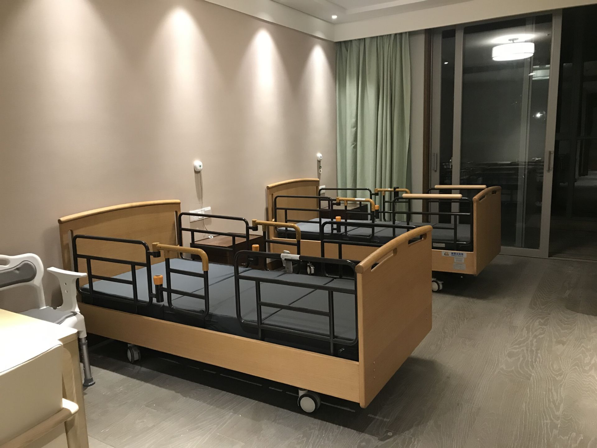 Nursing and home care bed solution