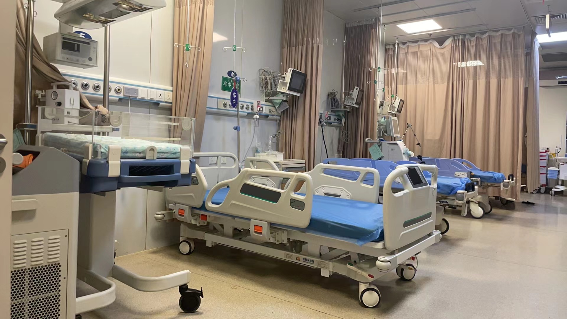 Hospital ward bed solution